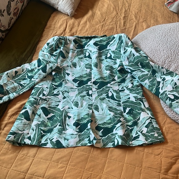 Stunning Joie linen tropical shorts and jacket set - Picture 4 of 8